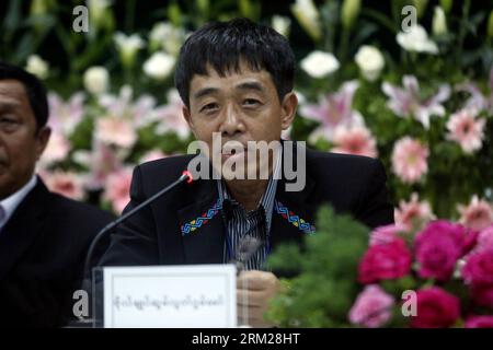 Bildnummer: 59735979  Datum: 30.05.2013  Copyright: imago/Xinhua U Sumlut Guam, head of the Kachin Independence Organization (KIO) delegation, attends a press conference in Myitgyina, Myanmar, May 30, 2013. Myanmar government and the Kachin Independence Organization (KIO) signed a seven-point peace talk agreement on the final day of their three-day talk in Myitgyina, capital of north Myanmar s Kachin state on Thursday. (Xinhua/U Aung)(zcc) MYANMAR-MYITGYINA-KIO-AGREEMENT PUBLICATIONxNOTxINxCHN Politik Gesellschaft Burma Vereinbarung xdp x0x 2013 quer premiumd     59735979 Date 30 05 2013 Copyr Foto Stock