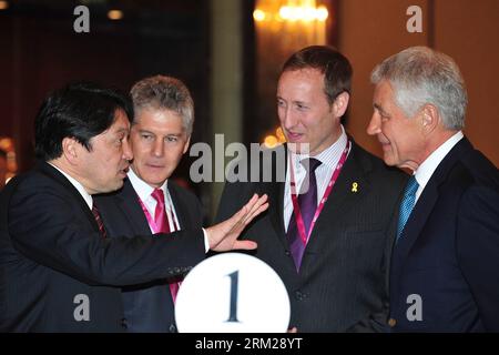 Bildnummer: 59743357  Datum: 31.05.2013  Copyright: imago/Xinhua (130531) -- SINGAPORE, May 31, 2013 (Xinhua) -- Japanese Minister of Defence Itsunori Onodera, Australian Defence Minister Stephen Smith, Canada s Minister of National Defense Peter MacKay and the U.S. Defense Secretary Chuck Hagel (L to R) attend the opening ceremony of the Shangri-La Dialogue held in Singapore, May 31, 2013. The 12th Shangri-La Dialogue began in Singapore Friday. (Xinhua/Then Chih Wey) (bxq) SINGAPORE-SHANGRI-LA DIALOGUE PUBLICATIONxNOTxINxCHN Politik people Verteidigungsminister USA x0x xac 2013 quer      5974 Stock Photo