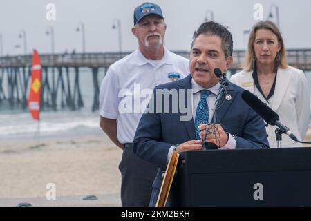 San Diego, Stati Uniti. 25 agosto 2023. Il senatore Steve Padilla (D-San Diego) insieme ai ricercatori della Scripps Institution of Oceanography, l'Università della California di San Diego ha annunciato 3 milioni di dollari per lo sviluppo di un programma per prevedere la quantità di agenti patogeni nell'estuario del fiume Tijuana. Padilla dice che il nuovo sistema sarà in grado di dire ai naviganti se l'acqua vicino al confine tra Stati Uniti e Messico è sicura per nuotare, Imperial Beach, 25 agosto 2025. (Matthew Bowler/KPBS/Sipa USA) **NESSUNA VENDITA A SAN DIEGO-SAN DIEGO OUT** credito: SIPA USA/Alamy Live News Foto Stock