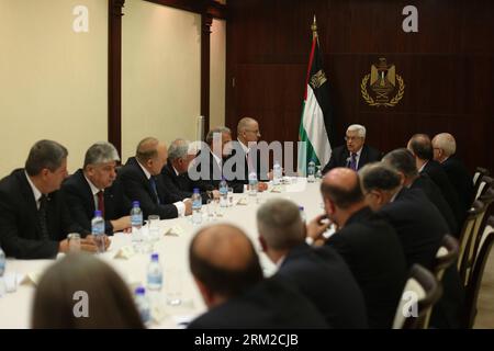 Bildnummer: 59786451  Datum: 06.06.2013  Copyright: imago/Xinhua (130606) -- RAMALLAH, June 6, 2013 (Xinhua) -- Palestinian President Mahmoud Abbas chairs the first meeting of newly appointed cabinet in the West Bank city of Ramallah on June 6, 2013. The inauguration ceremonies of the 15th government in the Palestinian National Authority (PNA) s history took place in Abbas office on Thursday. The new Palestinian Prime Minister Rami Hamdallah and his government took oath before President Mahmoud Abbas. (Xinhua/Fadi Arouri) MIDEAST-RAMALLAH-GOVERNMENT-SWEARING IN PUBLICATIONxNOTxINxCHN Politik p Stock Photo