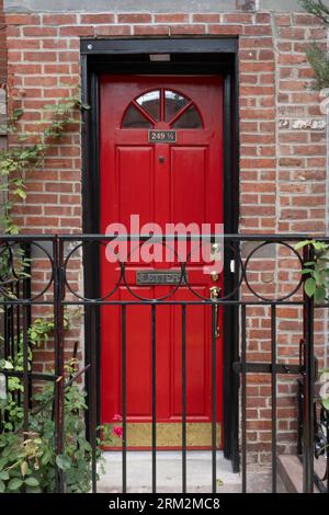 La storica Sculptors House si trova sulla E. 13th St. Nel Greenwich Village, 2023, New York City, USA Foto Stock