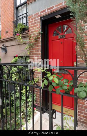 La storica Sculptors House si trova sulla E. 13th St. Nel Greenwich Village, 2023, New York City, USA Foto Stock