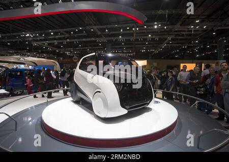 Bildnummer: 59886063 Datum: 21.06.2013 Copyright: imago/Xinhua (130621) -- BUENOS AIRES, 21 giugno 2013 (Xinhua) -- osservare la concept car Fiat S mio durante il 6° Salone Internazionale dell'Auto, nella città di Buenos Aires, capitale dell'Argentina, il 21 giugno 2013. (Xinhua/Martin Zabala) (itm) ARGENTINA-BUENOS AIRES-INDUSTRY-AUTOMOTIVE PUBLICATIONxNOTxINxCHN Wirtschaft Messe Automesse AutoShow Automobilmesse xdp x0x 2013 quer premiumd 59886063 Data 21 06 2013 Copyright Imago XINHUA Buenos Aires 21 giugno 2013 XINHUA osserva la Fiat S Million Concept Car durante il 6° Salone Internazionale dell'automobile di Foto Stock