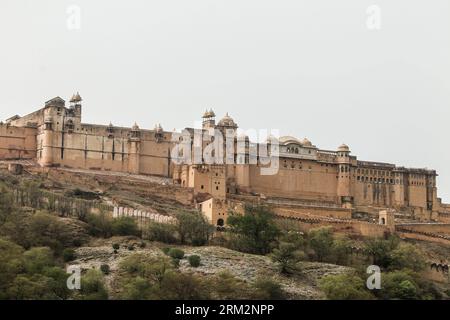 Bildnummer: 59890097 Datum: 13.06.2013 Copyright: imago/Xinhua (130622) -- JAIPUR (INDIA), 22 giugno 2013 (Xinhua) -- foto scattata il 13 giugno 2013 mostra il forte di Ambra vicino a Jaipur, capitale del Rajasthan, India. La 37a sessione del Comitato del Patrimonio Mondiale dell'Umanità dell'UNESCO (WHC) il 21 giugno ha iscritto i forti collinari del patrimonio culturale del Rajasthan in India nella Lista del Patrimonio Mondiale. Il sito seriale comprende i forti di Amber, Chittorgarh, Kumbhalgarh, Ranthambore, Jaisalmer e Gagron nei distretti di Jaipur, Chittaurgarh, Rajsamand, SawaiMadhopur, Jaisalmer e Jhalawar rispettivamente. Secondo le Nazioni Unite Foto Stock