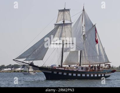 Bildnummer: 59894520 Datum: 23.06.2013 Copyright: imago/Xinhua (130624) -- TORONTO, 23 giugno 2013 (Xinhua) -- Una nave alta è vista durante la Parata della Vela, come il momento culminante del Redpath Waterfront Festival 2013 a Toronto, Canada, 23 giugno 2013. L'ultimo giorno del festival sono state presentate oltre 10 navi alte, attirando decine di migliaia di visitatori. (Xinhua/Zou Zheng) CANADA-TORONTO-WATERFRONT FESTIVAL-TALL SHIPS PUBLICATIONxNOTxINxCHN Gesellschaft Segelschiff Schiff xas x0x 2013 quer premiumd 59894520 Data 23 06 2013 Copyright Imago XINHUA Toronto 23 giugno 2013 XINHUA a Tall Ship Foto Stock