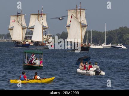 Bildnummer: 59894742 Datum: 23.06.2013 Copyright: imago/Xinhua (130624) -- TORONTO, 23 giugno 2013 (Xinhua) -- Tall Ships are seen during the Parade of Sail, as the highlight of the Redpath Waterfront Festival 2013 a Toronto, Canada, 23 giugno 2013. L'ultimo giorno del festival sono state presentate oltre 10 navi alte, attirando decine di migliaia di visitatori. (Xinhua/Zou Zheng) CANADA-TORONTO-WATERFRONT FESTIVAL-TALL SHIPS PUBLICATIONxNOTxINxCHN Gesellschaft Segelschiff Schiff xas x0x 2013 quer 59894742 Data 23 06 2013 Copyright Imago XINHUA Toronto 23 giugno 2013 XINHUA Tall Ships Are Lakes Foto Stock