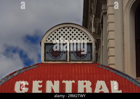 881 Portico del centro commerciale Central Square all'angolo di Strut e Armstrog Street. Ballarat-Australia. Foto Stock