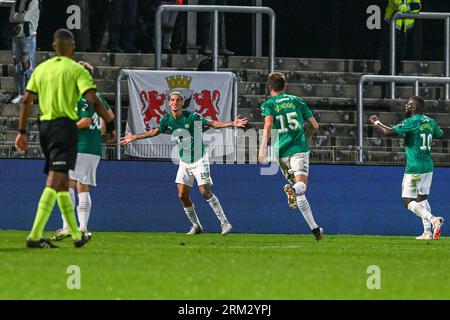 Lommel, Belgium. 26th Aug, 2023. Sales Arthur De Oliveira (19) of Lommel scores 1-0 and Lommel can celebrate during a soccer game between SK Lommel and KMSK Deinze on the third matchday in the Challenger Pro League for the 2023-2024 on August 26, 2023 in Lommel, Belgium. Credit: sportpix/Alamy Live News Foto Stock