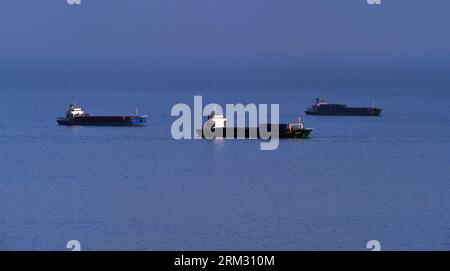 Bildnummer: 59923595  Datum: 01.07.2013  Copyright: imago/Xinhua (130701) -- HAIKOU, July 1, 2013 (Xinhua) -- Ships anchor to take shelter from the wind at Qiongzhou Strait, in Haikou, capital of south China s Hainan Province, July 1, 2013. Tropical storm Rumbia reached the South China Sea area at noon Sunday and is expected to move northwestward in the coming 24 hours, according to the National Marine Forecast Station (NMFS). It is expected to turn into a strong tropical storm and land on some coastal areas in the western part of south China s Guangdong Province and the northeastern part of H Stock Photo