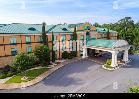Macon Georgia, Holiday Inn Express & Suites Macon-West IHG hotel, vista aerea dall'alto, esterno esterno, ingresso frontale dell'edificio, alloggio dell'hotel Foto Stock