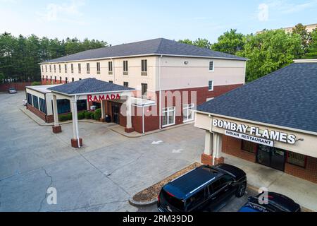 Hotel Alpharetta Atlanta Georgia, Ramada by Wyndham Alpharetta/Atlanta North, vista aerea dall'alto, ristorante indiano Bombay Flames, all'esterno Foto Stock