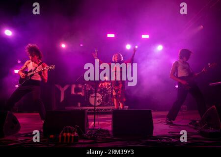 Leeds, Regno Unito. Sabato 26 agosto 2023 Yonaka sono Theresa Jarvis alla voce, George Edwards alla chitarra, Alex Crosby al basso e alle tastiere e Robert Mason alla batteria che si esibisce al Leeds Festival 2023 a Bramham Park © Jason Richardson / Alamy Live News Foto Stock