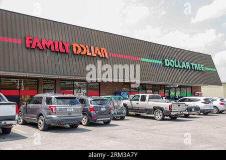 Glennville, Georgia, Family Dollar, Dollar Tree, negozi a prezzi scontati concorrenti, esterno, ingresso frontale dell'edificio, negozio di negozi, mercatino ma Foto Stock