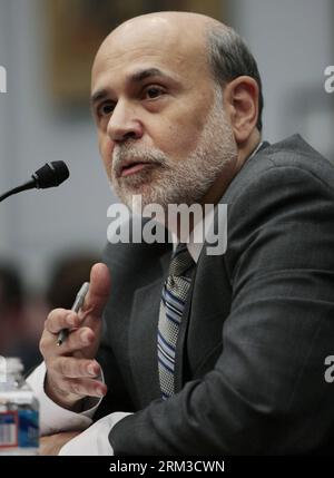 Bildnummer: 60142193 Datum: 17.07.2013 Copyright: imago/Xinhua (130717) -- WASHINGTON D.C., luglio 17,2013 (Xinhua) -- il presidente della Federal Reserve statunitense Ben Bernanke parla durante l'audizione tenuta dalla House Financial Services Committee a Capitol Hill a Washington D.C. il 17 luglio 2013. Bernanke ha detto mercoledì che il calendario per tagliare gli acquisti obbligazionari non è su un percorso prestabilito e la Fed baserà il suo aggiustamento del programma mensile da 85 miliardi di dollari su come si comporta l'economia. (Xinhua/Fang Zhe) US-WASHINGTON-BERNANKE-ANNUAL MONETARY POLICY PUBLICATIONxNOTxINxCHN People Politik P. Foto Stock