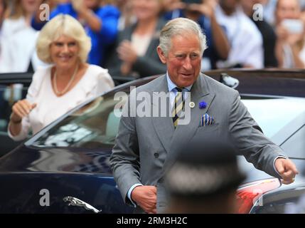 Bildnummer: 60179111 Datum: 23.07.2013 Copyright: imago/Xinhua (130723) -- LONDRA, 23 luglio 2013 (Xinhua) -- il principe Carlo di Galles e sua moglie Camilla, duchessa di Cornovaglia, arrivano all'ala Lindo del St Mary's Hospital, nel centro di Londra, 23 luglio 2013. La duchessa britannica di Cambridge Kate ha dato alla luce un ragazzo lunedì pomeriggio. (Xinhua/Yin Gang) UK-LONDON-ROYAL BABY PUBLICATIONxNOTxINxCHN People Entertainment Geburt Geburtstag Nachkommen Adel Catherine Middleton Prinz William x1x xsk 2013 quer Premiumd o0 Familie, privat Frau Mann großeltern 60179111 Data 23 07 2013 Copyright Imago XIN Foto Stock