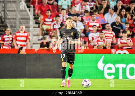 Granada, Spagna. 26 agosto 2023. GRANADA, SPAGNA - AGOSTO 26: Giovanni González dell'RCD Mallorca controlla il pallone durante la partita tra Granada CF e RCD Mallorca della Liga EA Sports il 26 agosto 2023 al Nuevo Los Carmenes di Granada, Spagna. (Foto di Samuel Carreño/ Credit: PX Images/Alamy Live News Foto Stock