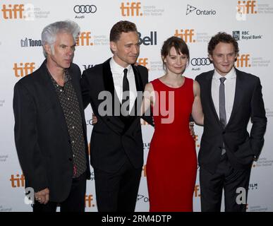 Bildnummer: 60440179 Datum: 05.09.2013 Copyright: imago/Xinhua TORONTO, 5 settembre 2013 -- il regista Jim Jarmusch, l'attore Tom Hiddleston, l'attrice mia Wasikowska e l'attore Anton Yelchin (L-R) posano per le foto prima della proiezione del film Only Lovers Left Alive durante il 38° Toronto International Film Festival a Toronto, Canada, 5 settembre 2013. Quest'anno, l'evento annuale di 11 giorni, che ha avuto inizio giovedì, distribuirà 366 film provenienti da 70 paesi e regioni. (Xinhua/Zou Zheng) CANADA-TORONTO-FILM FESTIVAL-OPENING PUBLICATIONxNOTxINxCHN People Entertainment Film Premiere Filmpremiere Filmfes Foto Stock