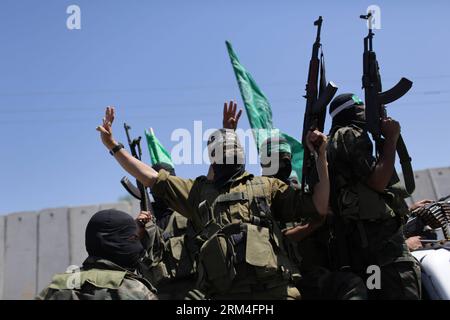 Bildnummer: 60452382 Datum: 07.09.2013 Copyright: imago/Xinhua (130906) -- GAZA, 6 settembre 2013 (Xinhua) -- gruppi armati palestinesi prendono parte a una manifestazione nella parte settentrionale di Gaza il 6 settembre 2013. Diversi gruppi armati palestinesi, tra cui quello dei governanti di Hamas a Gaza, venerdì hanno sottolineato la loro neutralità sugli affari interni dei paesi arabi in riferimento all'Egitto e alla Siria. (Xinhua/Wissam Nassar) MIDEAST-GAZA-DIMOSTRAZIONE MILITARE PUBLICATIONxNOTxINxCHN Gesellschaft Politik Demo x0x xmb 2013 quer 60452382 Data 07 09 2013 Copyright Imago XINHUA Gaza 6 settembre 2013 XINHUA PAL Foto Stock