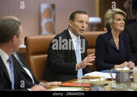 Bildnummer: 60492370 Datum: 18.09.2013 Copyright: imago/Xinhua (130918) -- CANBERRA, (Xinhua) -- il nuovo primo ministro australiano Tony Abbott(C) guida il primo incontro del ministero dopo aver prestato giuramento a Canberra, Australia, il 18 settembre 2013. (Xinhua) AUSTRALIA-CANBERRA-POLITICS-CABINET-MEETING PUBLICATIONxNOTxINxCHN People Politik x0x xkg 2013 quer premiumd 60492370 Data 18 09 2013 Copyright Imago XINHUA Canberra XINHUA Australia I nuovi primi Ministri Tony Abbott C guida il primo incontro del Ministero dopo essere stato a Canberra Australia IL 18 settembre 2013 XI Foto Stock