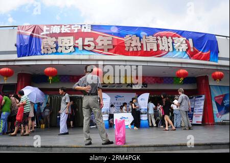 Bildnummer: 60498826 Datum: 19.09.2013 Copyright: imago/Xinhua (130919) -- SHANGHAI, 19 settembre 2013 (Xinhua) -- foto scattata il 19 settembre 2013 mostra l'ingresso della filiale di TESCO S Changning a Shanghai, Cina orientale. TESCO chiuderà la sua prima filiale in Cina, la filiale Changning a Shanghai, il 21 settembre, che opera da 15 anni. (Xinhua/Liu Xiaojing) (zwx) CHINA-SHANGHAI-TESCO-CLOSING(CN) PUBLICATIONxNOTxINxCHN xcb x0x 2013 quer 60498826 Data 19 09 2013 Copyright Imago XINHUA Shanghai Set 19 2013 XINHUA foto scattata IL 19 settembre 2013 mostra l'ingresso di Tesco S Changning Bran Foto Stock