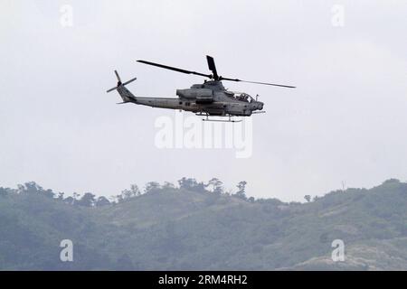 Bildnummer: 60509445 Datum: 21.09.2013 Copyright: imago/Xinhua (130921) -- PROVINCIA DI TARLAC, 21 settembre 2013 (Xinhua) -- un elicottero AH-1Z Viper Attack partecipa a un'esercitazione live-Fire nella provincia di Tarlac, Filippine, il 21 settembre 2013. Le forze statunitensi e filippine iniziarono il 18 settembre RP-U.S. Esercizio di atterraggio anfibio (PHIBLEX) che durerà fino all'11 ottobre e coinvolgerà 2.300 soldati filippini e statunitensi. (Xinhua/Rouelle Umali) (syq) FILIPPINE-PROVINCIA DI TARLAC-U.S.-LIVE-FIRE EXERCISE PUBLICATIONxNOTxINxCHN Gesellschaft Militär Übung Militärübung Manöver Militärmanöver xbs x0x 2013 Foto Stock