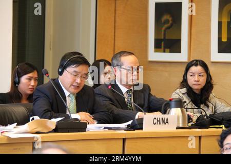 Bildnummer: 60538215 Datum: 27.09.2013 Copyright: imago/Xinhua (130928) -- GINEVRA, 27 settembre 2013 (Xinhua) -- Jia Guide, Vice Direttore generale del Dipartimento del Trattato e del diritto del Ministero degli affari Esteri (L), parla durante una riunione al Palais Wilson, a Ginevra, Svizzera, 27 settembre 2013. Giovedì e venerdì il Comitato delle Nazioni Unite per i diritti del fanciullo (CRC) ha esaminato la relazione combinata della Cina sulla sua attuazione delle disposizioni della Convenzione sui diritti del fanciullo. (Xinhua/Liu Meichen) COMITATO delle Nazioni Unite PER I DIRITTI DEI MINORI - RELAZIONE DEL C Foto Stock