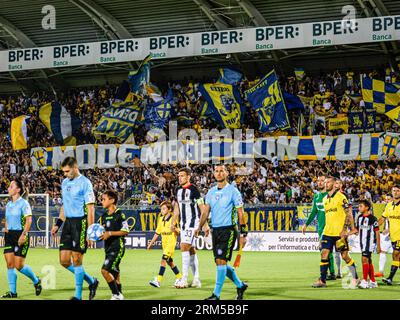 Modena, Italia. 26 agosto 2023. Tifosi modenesi durante la partita Modena FC vs Ascoli calcio, serie B di Modena, Italia, agosto 26 2023 crediti: Agenzia fotografica indipendente/Alamy Live News Foto Stock