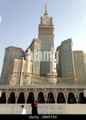 Bildnummer: 60714725 Datum: 14.11.2013 Copyright: imago/Xinhua (131114) -- RIYADH, 14 novembre 2013 (Xinhua) -- foto scattata il 10 ottobre 2013 mostra la Makkah Tower a Makkah, Arabia Saudita. La Makkah Tower mantiene il suo posto come il secondo edificio più alto del mondo. Situata all'altezza di 1.972 piedi (601,07 m), la Torre Abraj al-Bait, nota anche come Torre dell'orologio reale Makkah, è stato dichiarato il secondo edificio più alto del mondo dal Consiglio degli Stati Uniti sugli edifici alti e l'Urban Habitat, riconosciuto come autorità mondiale sui grattacieli di grandi dimensioni. Solo il Burj Khalifa a Dubai, che lo è Foto Stock