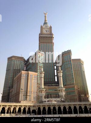 Bildnummer: 60714726 Datum: 14.11.2013 Copyright: imago/Xinhua (131114) -- RIYADH, 14 novembre 2013 (Xinhua) -- foto scattata il 10 ottobre 2013 mostra la Makkah Tower a Makkah, Arabia Saudita. La Makkah Tower mantiene il suo posto come il secondo edificio più alto del mondo. Situata all'altezza di 1.972 piedi (601,07 m), la Torre Abraj al-Bait, nota anche come Torre dell'orologio reale Makkah, è stato dichiarato il secondo edificio più alto del mondo dal Consiglio degli Stati Uniti sugli edifici alti e l'Urban Habitat, riconosciuto come autorità mondiale sui grattacieli di grandi dimensioni. Solo il Burj Khalifa a Dubai, che lo è Foto Stock