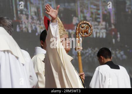 Bildnummer: 60725880 Datum: 17.11.2013 Copyright: imago/Xinhua (131118) - GERUSALEMME, 18 novembre 2013 (Xinhua) - il Patriarca Latino di Gerusalemme Fouad Twal conduce una messa sul Monte Precipice, fuori dalla città di Nazareth, la città d'infanzia di Gesù, il 17 novembre 2013. La messa celebra l'anno della fede , dichiarata da Papa Benedetto XVI nell'ottobre 2012. (Xinhua/Muammar Awad) MIDEAST-MOUNT PRECIPICE-INTERNATIONAL DAY OF FAITH-CELEBRATION PUBLICATIONxNOTxINxCHN Gesellschaft Kirche Religion xcb x0x 2013 quer premiumd 60725880 Data 17 11 2013 Copyright Imago XINHUA Gerusalemme Nov 18 2013 XINHUA lati Foto Stock