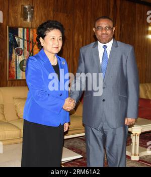 Bildnummer: 60760003 Datum: 26.11.2013 Copyright: imago/Xinhua (131126) -- ADDIS ABEBA, 26 novembre 2013 (Xinhua) -- il vice primo ministro cinese Liu Yandong (L) incontra il primo ministro etiope Hailemariam Desalegn ad Addis Abeba, Etiopia, 26 novembre 2013. (Xinhua/Liang Shanggang) (lyx) ETHIOPIA-ADDIS ABEBA-LIU YANDONG-OFFICIAL VISIT PUBLICATIONxNOTxINxCHN People Politik xns x0x 2013 quadrat Foto Stock