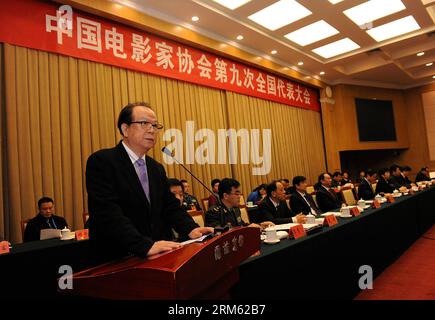 Bildnummer: 60771062 Datum: 29.11.2013 Copyright: imago/Xinhua (131129) -- PECHINO, 29 novembre 2013 (Xinhua) -- li Qiankuan, presidente della China Film Association, si rivolge al nono congresso nazionale della China Film Association a Pechino, capitale della Cina, 29 novembre 2013. Il nono congresso nazionale della China Film Association ha aperto qui venerdì. (Xinhua/He Junchang) (zwx) CHINA-BEIJING-CHINA FILM ASSOCIATION-NATIONAL CONGRESS-OPENING(CN) PUBLICATIONxNOTxINxCHN People Kutlur x0x xmb 2013 quer Foto Stock