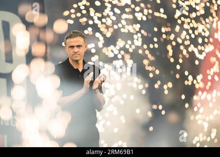 Parigi, Francia. 26 agosto 2023. L'allenatore del PSG Luis Enrique durante la partita di calcio francese L1 tra Paris Saint-Germain (PSG) e RC Lens allo stadio Parc des Princes di Parigi, in Francia, il 26 agosto 2023. Foto di Eliot Blondet/ABACAPRESS.COM credito: Abaca Press/Alamy Live News Foto Stock