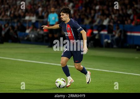 Parigi, Francia. 27 agosto 2023. Vitinha del PSG durante la partita di calcio del campionato francese di Ligue 1 tra Paris Saint-Germain (PSG) e RC Lens (RCL) il 26 agosto 2023 allo stadio Parc des Princes di Parigi, Francia - foto Jean Catuffe/DPPI Credit: DPPI Media/Alamy Live News Foto Stock