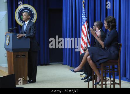 (140116) -- WASHINGTON D.C., 16 gennaio 2014 (Xinhua) -- il presidente degli Stati Uniti Obama parla come First Lady Michelle applaude durante un evento sull'espansione delle opportunità universitarie nel South Court Auditorium dell'Eisenhower Executive Office Building, accanto alla Casa Bianca a Washington D.C., negli Stati Uniti, il 16 gennaio 2014. (Xinhua/Yin Bogu) US-WASHINGTON-EDUCATION-COLLEGE OPPORTUNITY PUBLICATIONxNOTxINxCHN Washington D C 16 gennaio 2014 XINHUA il presidente degli Stati Uniti Obama parla come First Lady Michelle applaud durante l'evento SULL'espansione dell'opportunità universitaria nell'Auditorium South Court dell'Eisenhower Exec Foto Stock