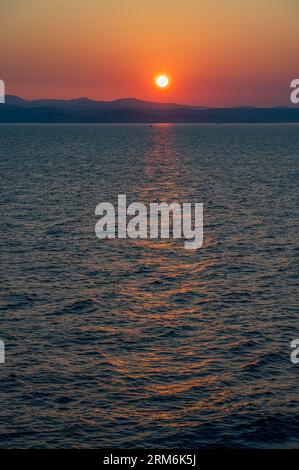 Mare Adriatico. Splendide foto di una spettacolare alba sulla costa croata Foto Stock