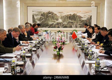 (140123) -- PECHINO, 23 gennaio 2014 (Xinhua) -- il Vice Ministro degli Esteri cinese Zhang Yesui (4th R) e il Vice Segretario di Stato americano in visita William Burns (4th L) co-presiedere la riunione intersessionale della Cina-Stati Uniti Dialogo strategico sulla sicurezza a Pechino, capitale della Cina, 23 gennaio 2014. (Xinhua) (ry) RIUNIONE CINA-PECHINO-Stati Uniti (CN) PUBLICATIONxNOTxINxCHN Pechino 23 gennaio 2014 XINHUA Vice Ministri degli Esteri cinesi Zhang Yesui 4th r e in visita al Vice Segretario di Stato Degli Stati Uniti William Burns 4th l Co Presidente dell'InterMeeting del dialogo strategico della sicurezza Degli Stati Uniti in Cina a Pechino capitale di Chin Foto Stock