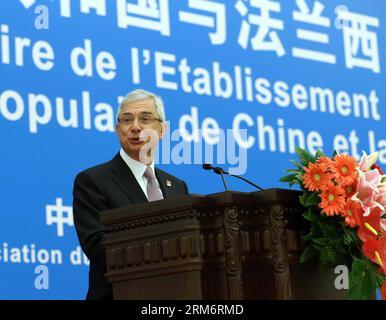 (140127) -- PECHINO, 27 gennaio 2014 (Xinhua) -- Claude Bartolone, presidente dell'Assemblea nazionale francese, si rivolge a un ricevimento per celebrare il 50° anniversario dell'istituzione di legami diplomatici tra Cina e Francia, a Pechino, capitale della Cina, 27 gennaio 2014. Zhang Dejiang, presidente del Comitato permanente del Congresso Nazionale del popolo (NPC), e Claude Bartolone hanno partecipato al ricevimento lunedì. (Xinhua/Liu Weibing) (zgp) CINA-FRANCIA-RELAZIONI DIPLOMATICHE-50° ANNIVERSARIO (CN) PUBLICATIONxNOTxINxCHN Pechino gennaio 27 2014 XINHUA Claude Bartolone Presidente della Nazionale francese AS Foto Stock