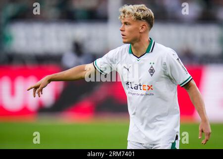 Moenchengladbach, Germania. 26 agosto 2023. MOENCHENGLADBACH, GERMANIA - AGOSTO 26: Robin Hack del Borussia Monchengladbach gestures durante la partita di Bundesliga tra Borussia Monchengladbach e Bayer 04 Leverkusen al Borussia-Park il 26 agosto 2023 a Moenchengladbach, Germania (foto di René Nijhuis/BSR Agency) credito: Agenzia BSR/Alamy Live News Foto Stock