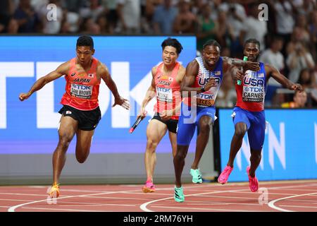 National Athletics Centre, Budapest, Ungheria. 26 agosto 2023. (L-R) Abdul Hakim sani Brown, Yuki Koike (JPN), Noah Lyles, Brandon Carnes (USA), AGOSTO 26, 2023 - Atletica : Campionati del mondo di atletica leggera Budapest 2023 finale di staffetta 4x100 m maschile al Centro Nazionale di atletica leggera di Budapest, Ungheria. Crediti: Yohei Osada/AFLO SPORT/Alamy Live News Foto Stock