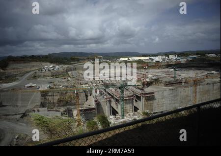 (140221) -- COLON, 21 febbraio 2014 (Xinhua) -- foto scattata il 20 febbraio 2014 mostra la visione del progetto di espansione abbandonato del Canale di Panama, nella provincia di Colon, circa 80 km a nord di Panama City, Panama. L'Autorità del Canale di Panama (ACP) ha annunciato mercoledì che il consorzio guidato dal contraente Grupo Unidos por el Canal (GUPC) ha ripreso i lavori per l'espansione del Canale di Panama giovedì, che è stato sospeso il 5 febbraio a causa di una controversia sui superamenti dei costi, secondo la stampa locale. (Xinhua/Mauricio Valenzuela) (ah) (sp) (zjl) PANAMA-COLON-CANAL-RESUMPTION PUBLICATIONxNOTxINxCHN col Foto Stock