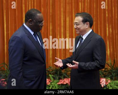 (140221) -- PECHINO, 21 febbraio 2014 (Xinhua) -- il Premier cinese li Keqiang (R) incontra il presidente senegalese Macky Sall nella grande sala del popolo di Pechino, capitale della Cina, 21 febbraio 2014. (Xinhua/Zhang Duo) (zwx) CHINA-BEIJING-li KEQIANG-SENEGAL-SALL-MEETING(CN) PUBLICATIONxNOTxINxCHN Pechino 21 febbraio 2014 XINHUA Premier cinese di sinistra Keqiang r incontra il presidente senegalese in visita Macky Sall PRESSO la sala grande delle celebrità di Pechino capitale della Cina 21 febbraio 2014 XINHUA Zhang Duo China Left TXINHUA Zhang BLINCHN TINTIN TXINANG BLINTIANG Foto Stock