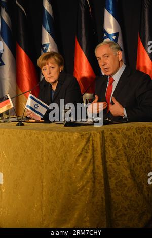 (140225) -- NETANYAHU, 25 febbraio 2014 (Xinhua) -- il primo ministro israeliano Benjamin Netanyahu (R) e la cancelliera tedesca in visita Angela Merkel partecipano a una conferenza stampa al King David Hotel di Gerusalemme, il 25 febbraio 2014. La Merkel è in visita 24 ore in Israele, guidando 16 ministri dal suo gabinetto. (Xinhua/li Rui) (djj) ISRAEL-NETANYAHU-GERMANY-MERKEL-MEETING PUBLICATIONxNOTxINxCHN Netanyahu Feb 25 2014 XINHUA i primi ministri israeliani Benjamin Netanyahu r e la cancelliera tedesca in visita Angela Merkel partecipano a una conferenza stampa al King David Hotel di Gerusalemme IL 25 2014 febbraio Merkel È SU un 24 Foto Stock