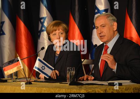 (140225) -- NETANYAHU, 25 febbraio 2014 (Xinhua) -- il primo ministro israeliano Benjamin Netanyahu (R) e la cancelliera tedesca in visita Angela Merkel partecipano a una conferenza stampa al King David Hotel di Gerusalemme, il 25 febbraio 2014. La Merkel è in visita 24 ore in Israele, guidando 16 ministri dal suo gabinetto. (Xinhua/li Rui) (djj) ISRAEL-NETANYAHU-GERMANY-MERKEL-MEETING PUBLICATIONxNOTxINxCHN Netanyahu Feb 25 2014 XINHUA i primi ministri israeliani Benjamin Netanyahu r e la cancelliera tedesca in visita Angela Merkel partecipano a una conferenza stampa al King David Hotel di Gerusalemme IL 25 2014 febbraio Merkel È SU un 24 Foto Stock