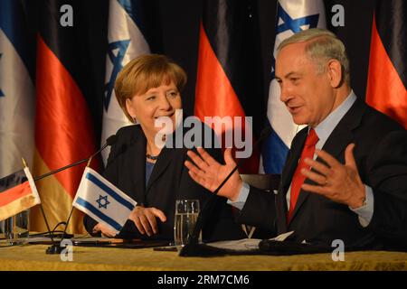 (140225) -- NETANYAHU, 25 febbraio 2014 (Xinhua) -- il primo ministro israeliano Benjamin Netanyahu (R) e la cancelliera tedesca in visita Angela Merkel partecipano a una conferenza stampa al King David Hotel di Gerusalemme, il 25 febbraio 2014. La Merkel è in visita 24 ore in Israele, guidando 16 ministri dal suo gabinetto. (Xinhua/li Rui) (djj) ISRAEL-NETANYAHU-GERMANY-MERKEL-MEETING PUBLICATIONxNOTxINxCHN Netanyahu Feb 25 2014 XINHUA i primi ministri israeliani Benjamin Netanyahu r e la cancelliera tedesca in visita Angela Merkel partecipano a una conferenza stampa al King David Hotel di Gerusalemme IL 25 2014 febbraio Merkel È SU un 24 Foto Stock