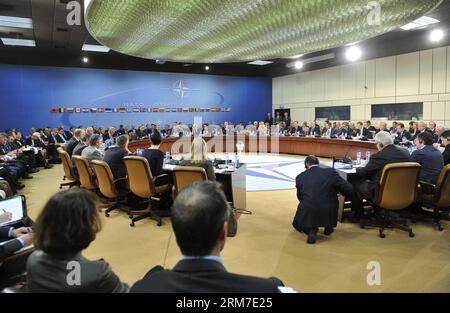 (140227) -- BRUXELLES, 27 febbraio 2014 (Xinhua) -- foto scattata il 27 febbraio 2014 mostra la riunione della Commissione NATO-Ucraina durante la riunione dei ministri della difesa della NATO di due giorni presso la sua sede centrale a Bruxelles, capitale del Belgio. (Xinhua/Ye Pingfan) BELGIO-BRUXELLES-NATO-RIUNIONE DEI MINISTRI DELLA DIFESA-UCRAINA PUBLICATIONxNOTxINxCHN Bruxelles Feb 27 2014 XINHUA foto scattata IL 27 2014 febbraio mostra la riunione della Commissione Ucraina NATO durante la riunione dei ministri della difesa NATO di 2 giorni PRESSO la sua sede centrale a Bruxelles capitale del Belgio XINHUA Ye Pingfan Belgio Bruxelles riunione del ministro della difesa NATO Ucraina PUBLI Foto Stock