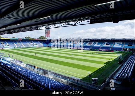 ZWOLLE - Panoramica stadio MAC3Park PEC Zwolle durante la partita di campionato olandese tra PEC Zwolle e FC Utrecht allo stadio MAC3Park il 27 agosto 2023 a Zwolle, Paesi Bassi. ANP COR LASKER Foto Stock