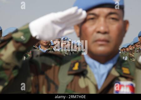 (140227) --PHNOM PENH, 27 febbraio 2014 (Xinhua) -- le forze di pace cambogiane si riuniscono presso la base militare di Phnom Penh, Cambogia, 27 febbraio 2014. Giovedì la Cambogia ha iniziato a inviare il suo primo lotto di 309 soldati per unirsi a una missione di pace delle Nazioni Unite nella nazione dell'Africa occidentale del Mali, lacerata dal conflitto. (Xinhua/Phearum)(zjl) CAMBOGIA-PHNOM PENH-TROOPS-PEACEKEEPING MISSION PUBLICATIONxNOTxINxCHN Phnom Penh Feb 27 2014 XINHUA Cambodian Peacekeepers si riuniscono PRESSO la base militare di Phnom Penh CAMBOGIA Feb 27 2014 Cambogia giovedì ha iniziato a inviare la sua prima partita di 309 truppe per unirsi a un United Foto Stock