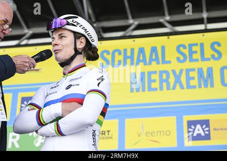 Merksem, Belgio. 27 agosto 2023. Belga lotte Kopecky di SD Worx nella foto davanti alla corsa d'élite femminile presso lo Schaal Sels Merksem criterium di Merksem, Anversa, domenica 27 agosto 2023. BELGA PHOTO GOYVAERTS Credit: Belga News Agency/Alamy Live News Foto Stock