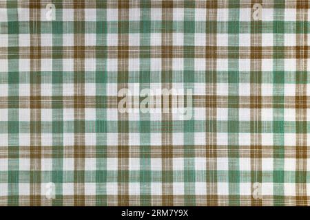 Tessuto a scacchi verde e marrone, motivo tartan. Tessuto camicia, tessuto tovagliato, tela a quadri in lino, motivo a quadri scozzese classico. Backdro Foto Stock